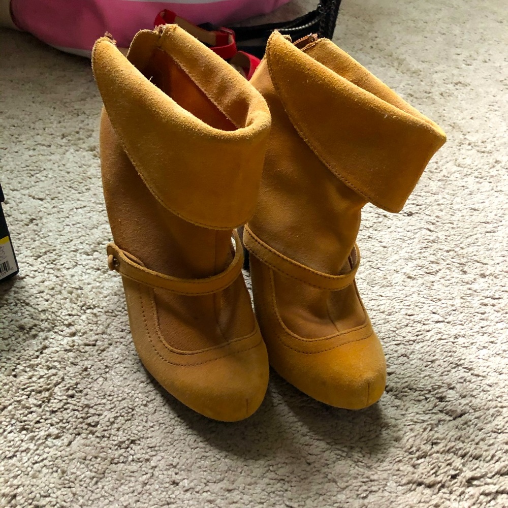 Colin Stuart Buckskin hue suede booties